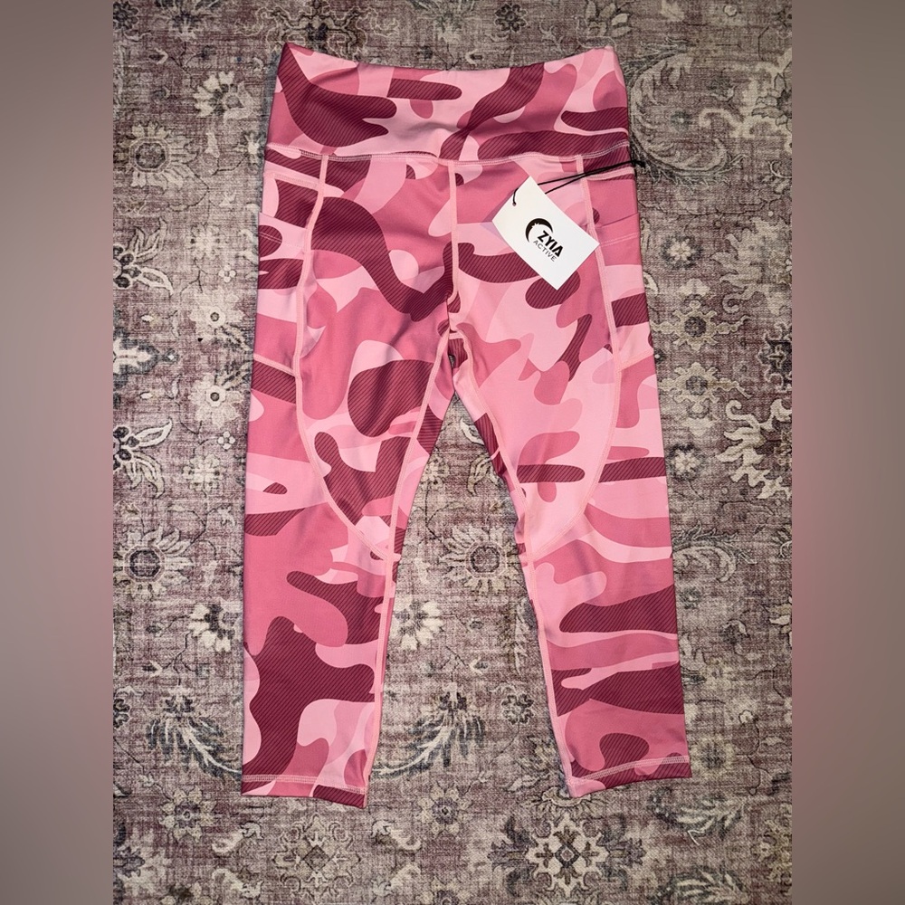 ZYIA Pink Camo Light n Tight Hi-Rise Capris 20” (8-10) NWT